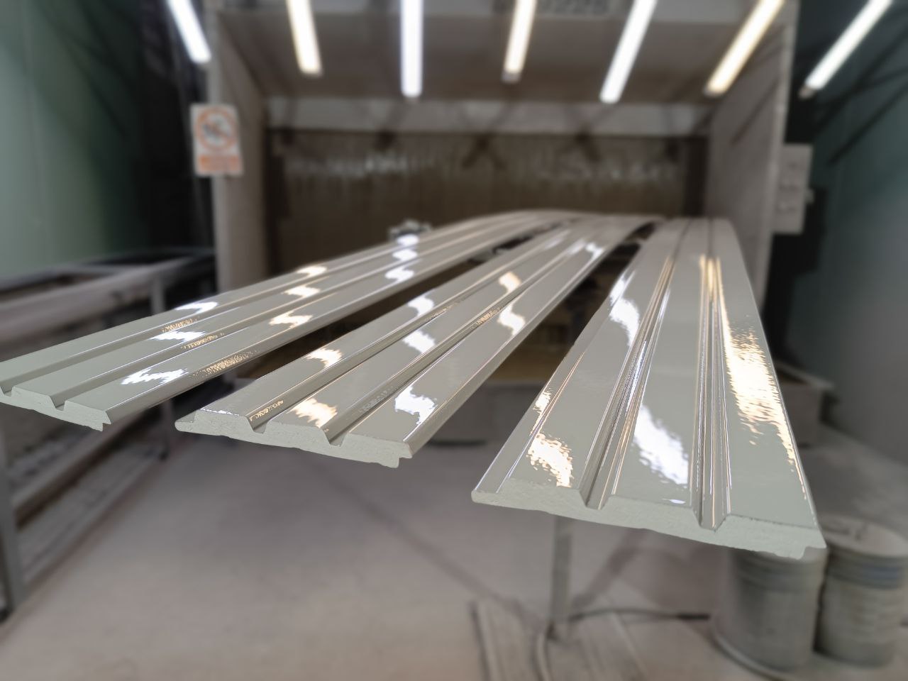 Стеновая панель HI WOOD белая. LV124 NP HI WOOD 120,0мм х 12,0мм х 2,7м. Окраска включена в стоимость