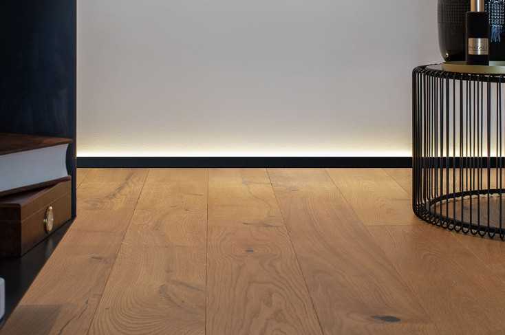 Антиплинтус алюминиевый под светодиодную ленту Апл 03.2700.15 Черный