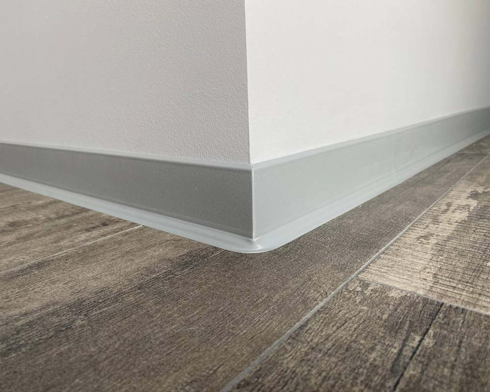 Плинтус ХДФ Dollken S100 100 мм х 2,575м 1202 Светло-серый