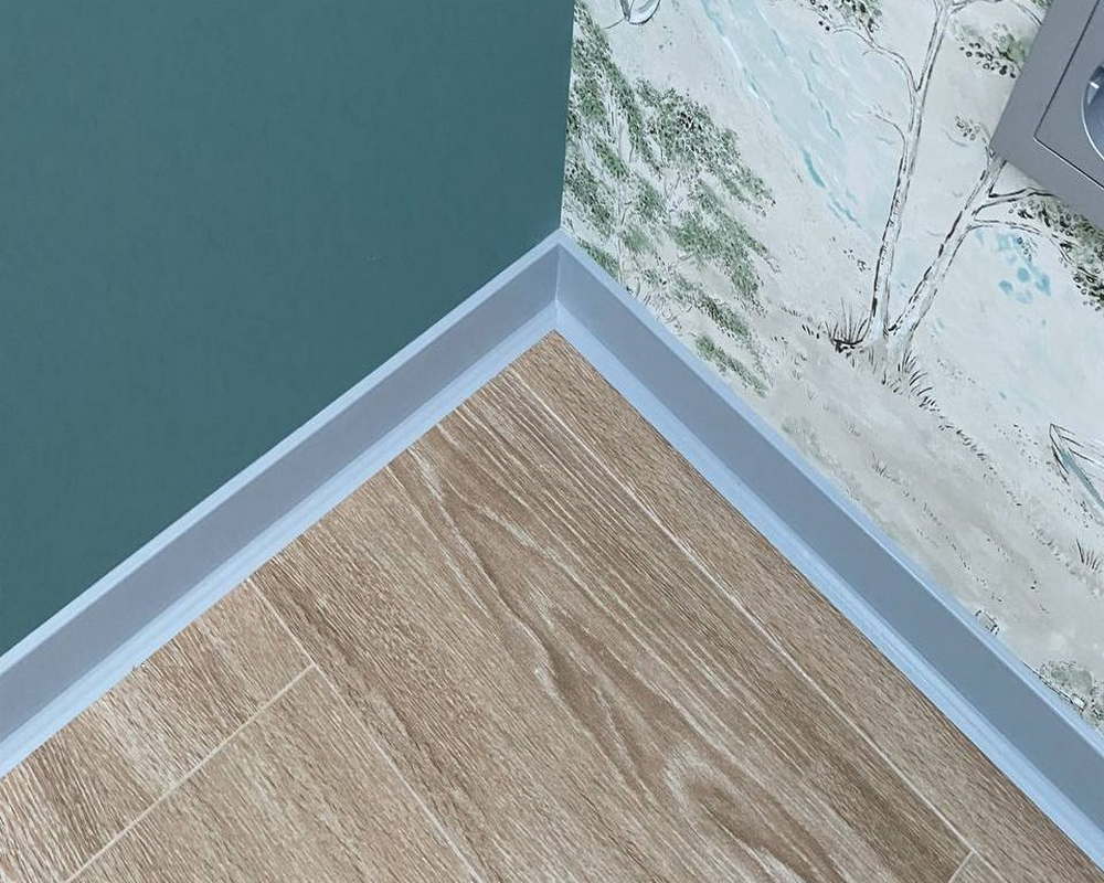 Плинтус ХДФ Dollken S100 100 мм х 2,575м 1202 Светло-серый