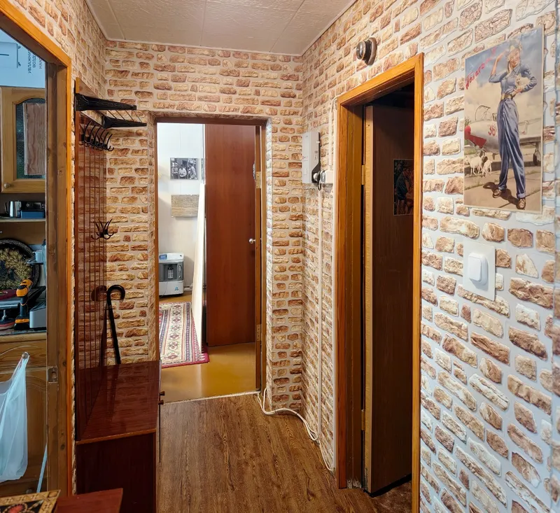 Панель ПВХ самоклеющаяся 473*470 мм 15шт/уп. Мергель глинистый. Цена указана за 3,3 м²