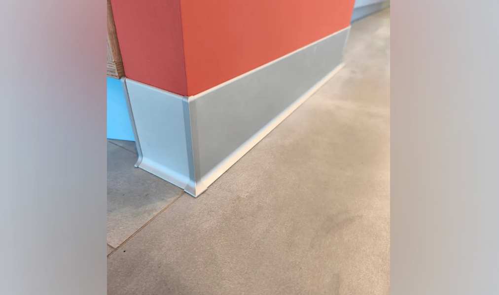 Плинтус алюминиевый Волшебная палочка 100 мм 3,0 м Серебро матовое