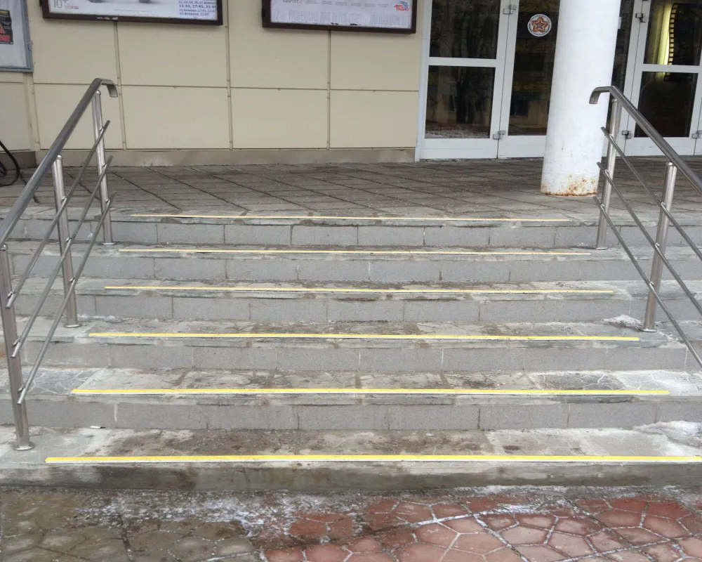 Порог одноуровневый ПС 08-1.900.01лч Серебро