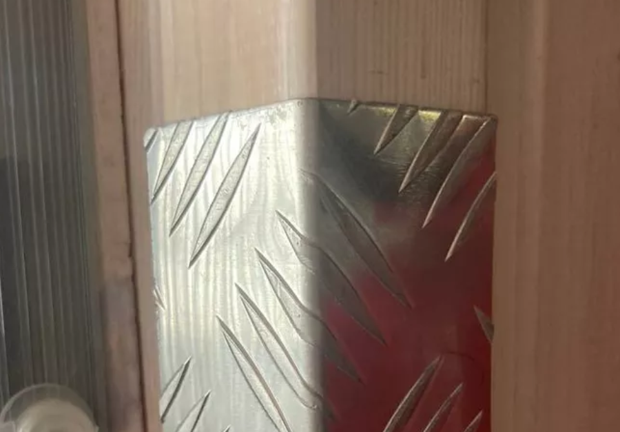 Угол рифлёный алюминиевый Укв 04.2000.500 40х40 мм