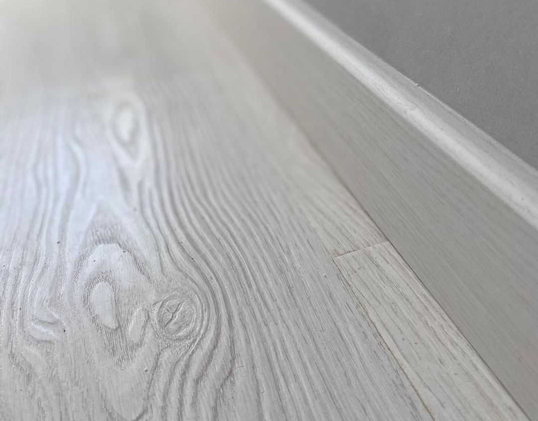 Плинтус МДФ Лука Пл 100-1МДФ.2700.Point line 24015 Дуб оверленд