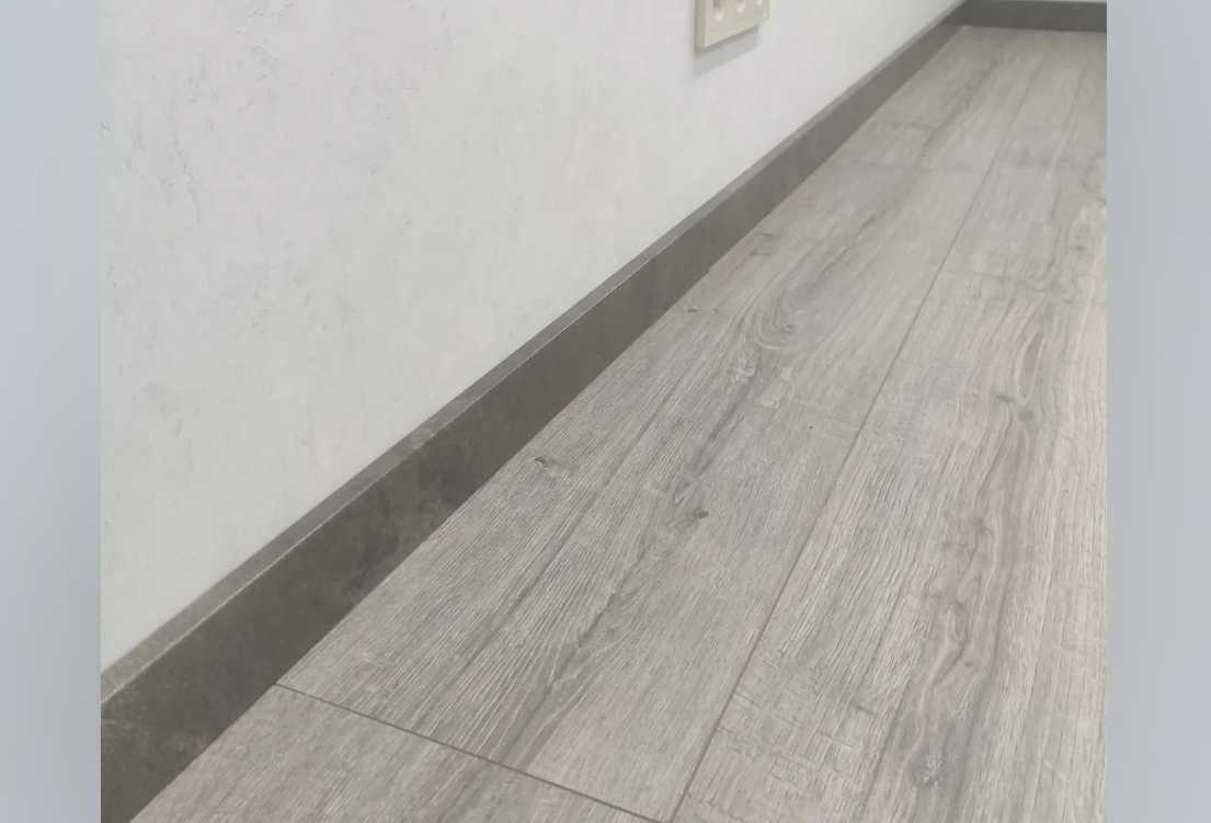 Плинтус МДФ Лука Пл 80МДФ.2700.Point line 24050 Дуб винтаж графит