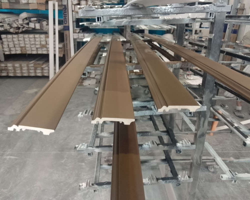 Плинтус СОЛИД 1 UHD 01/80 80*12*2000. Окраска включена в стоимость