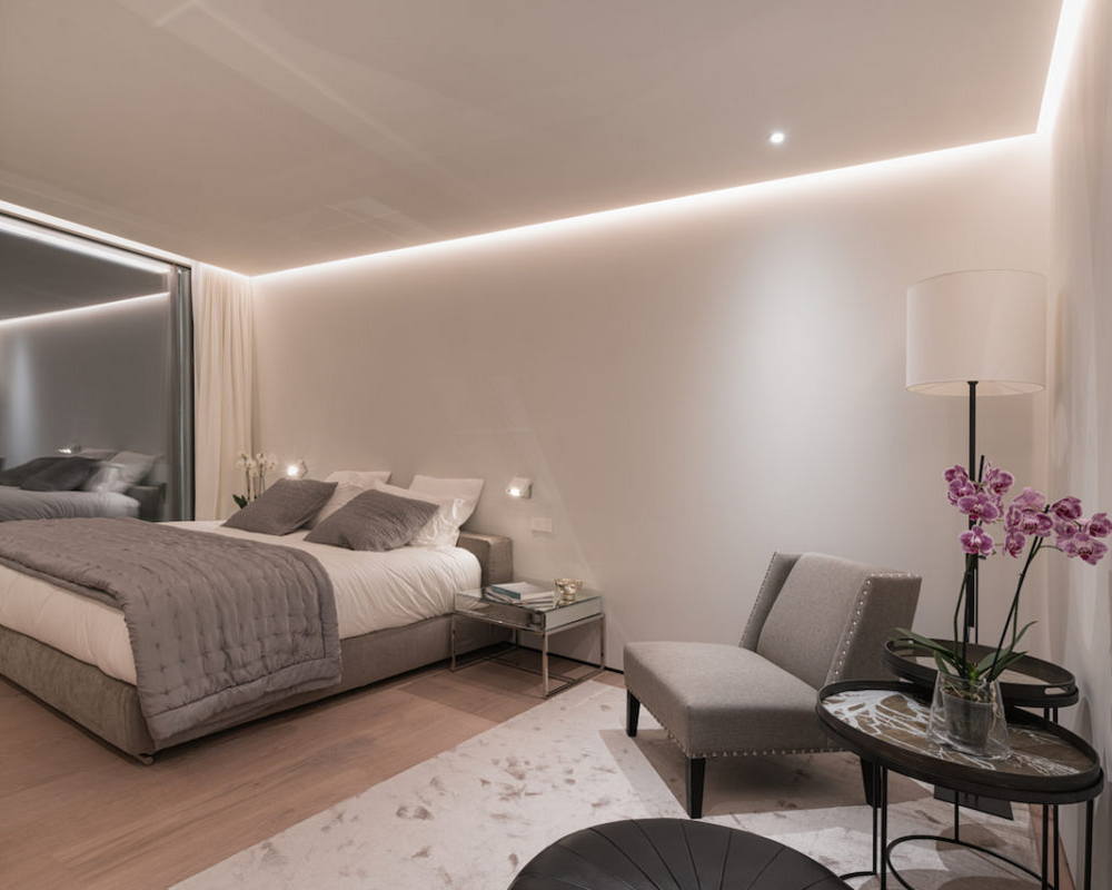 Плинтус алюминиевый потолочный для подсветки Волшебная палочка 46,1 х 42,9 мм 3,0 м Чёрный матовый