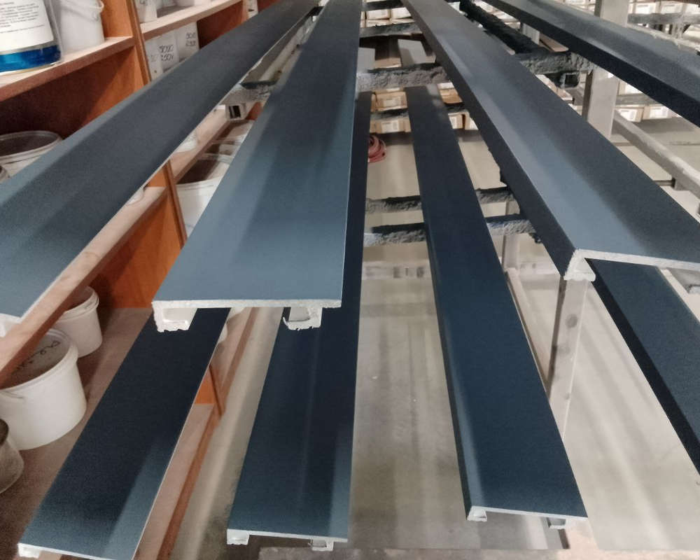 Плинтус СОЛИД 1 UHD 28/100С 99*15*2000. Окраска включена в стоимость