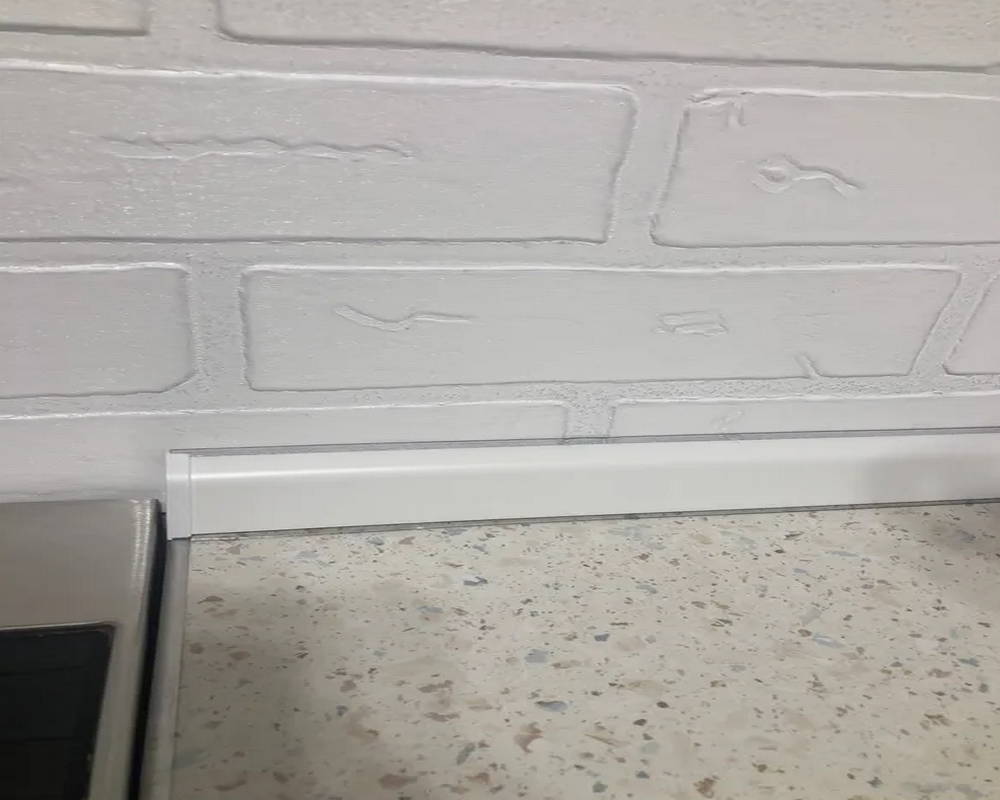 Кухонный плинтус Thermoplast AP630-1200 Алюминий глянец