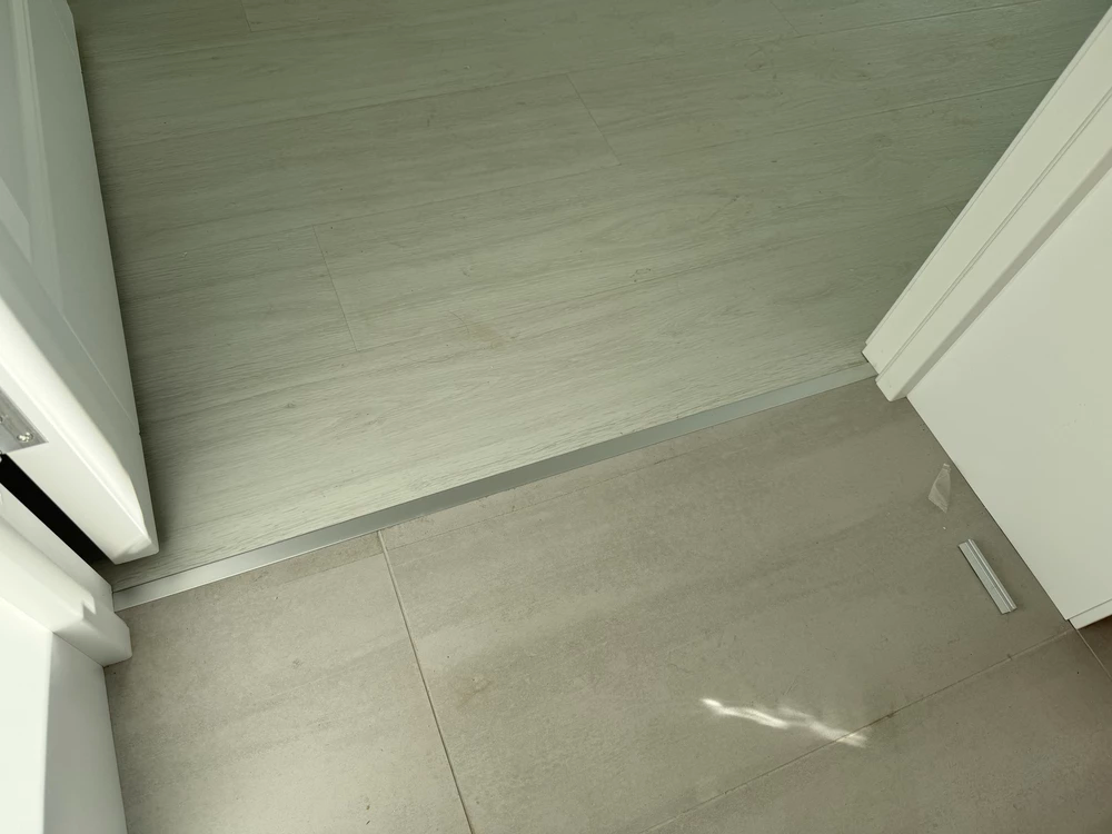 Профиль стыкоперекрывающий ЛС 10НСБ(304).2700.001 2,7 м Серебро