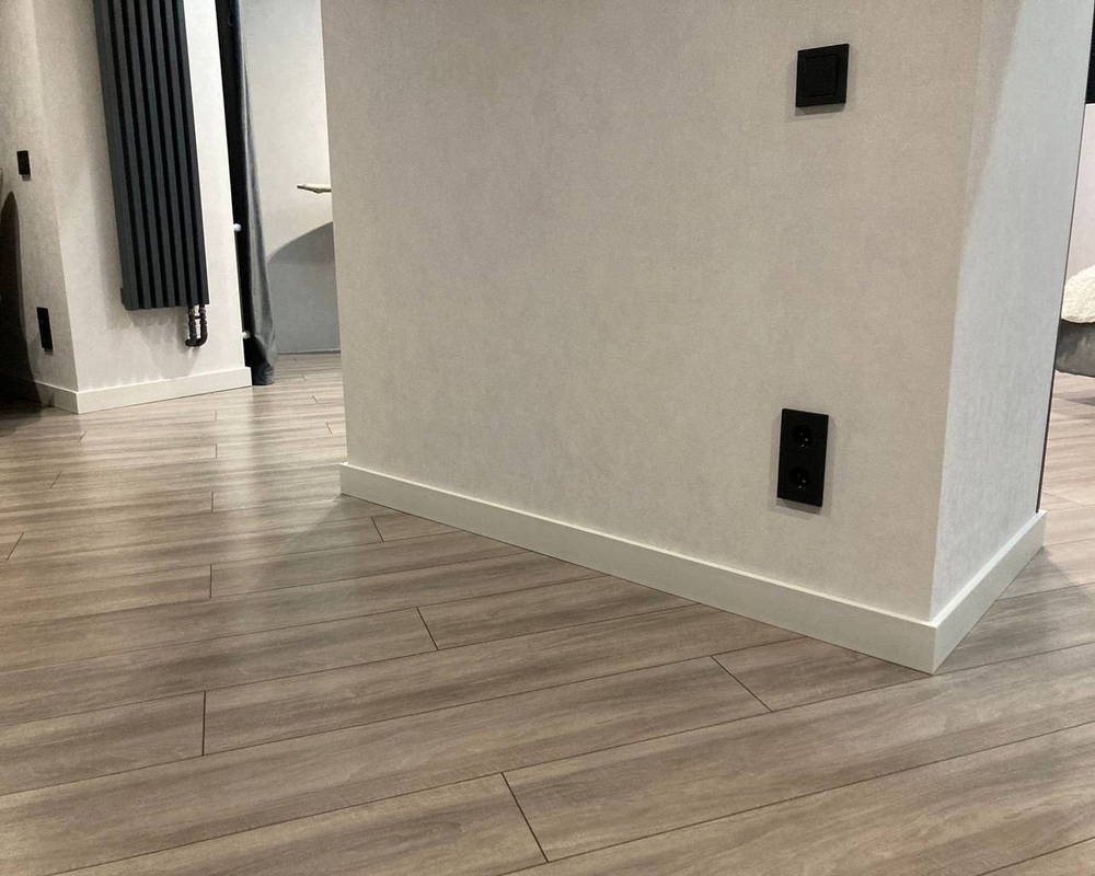 Молдинг Волшебная палочка 2 UHD 09/60D 60*15*2000 NCS 1500-N.Цвет 404