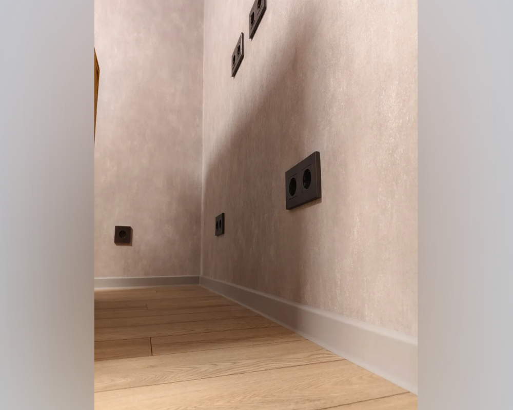 Плинтус ПВХ   MAGIC STIСK 77мм 2,2 м MS101 Граб