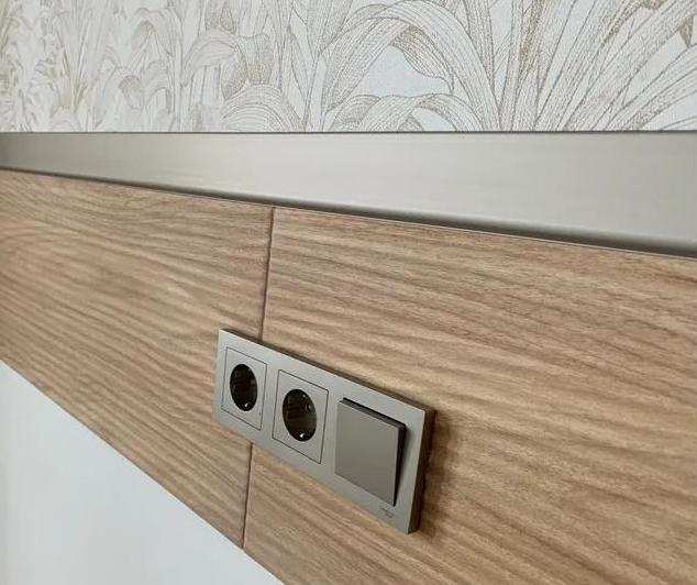 Плинтус алюминиевый Пл 60.2500.042лк Шампань