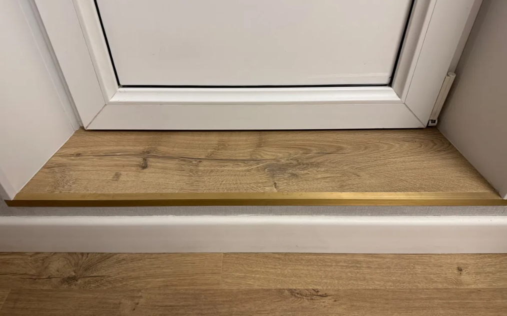 Угол внешний. Латунь полированная.15х15мм 2,7м MSPEGOL 15А