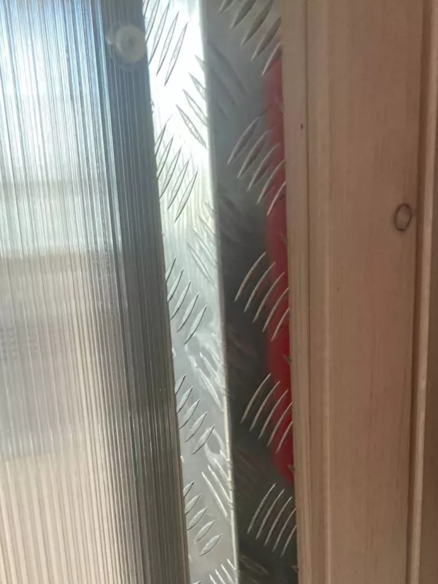 Угол рифлёный алюминиевый Укв 01.2000.500 40х20 мм