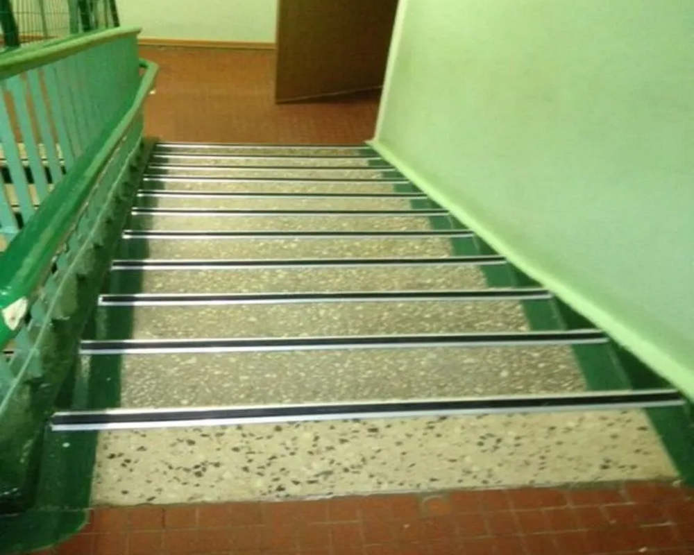 Порог одноуровневый ПС 08-1.2700.202л Золото анод