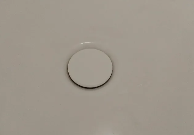 Пробка для ванны акриловая с уплотнителем Белая