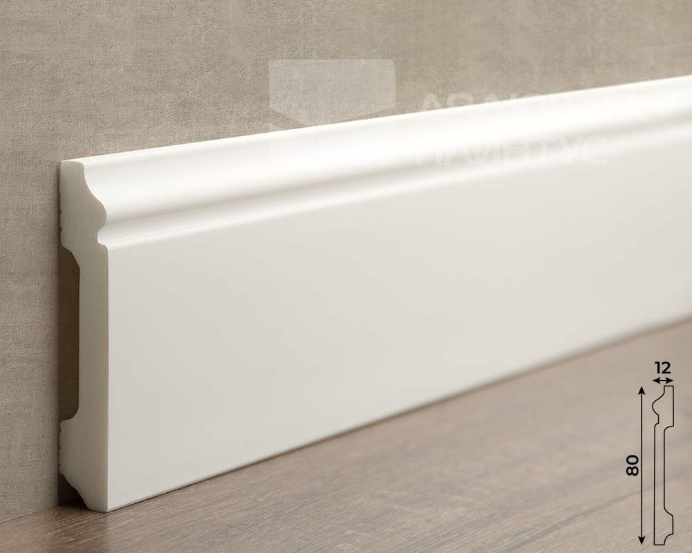 Плинтус из полистирола высокой плотности  Волшебная палочка . 80мм 2м. RAL 9005. Окрашенная