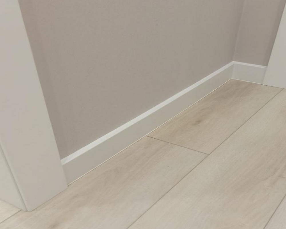 Плинтус ХДФ Dollken Cubu Flex Life XL 60 мм х 2,5 м 5012 Белый