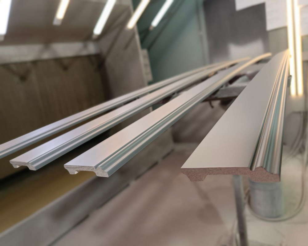 Плинтус ПОЛИСТИРОЛ HI WOOD B78 77,5мм х 21мм х 2,0м. Окраска включена в стоимость