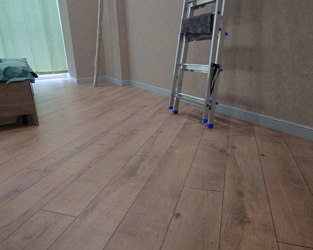 Плинтус из полистирола высокой плотности Волшебная Палочка 100*13*2000. MSPOL 103 Белый под покраску