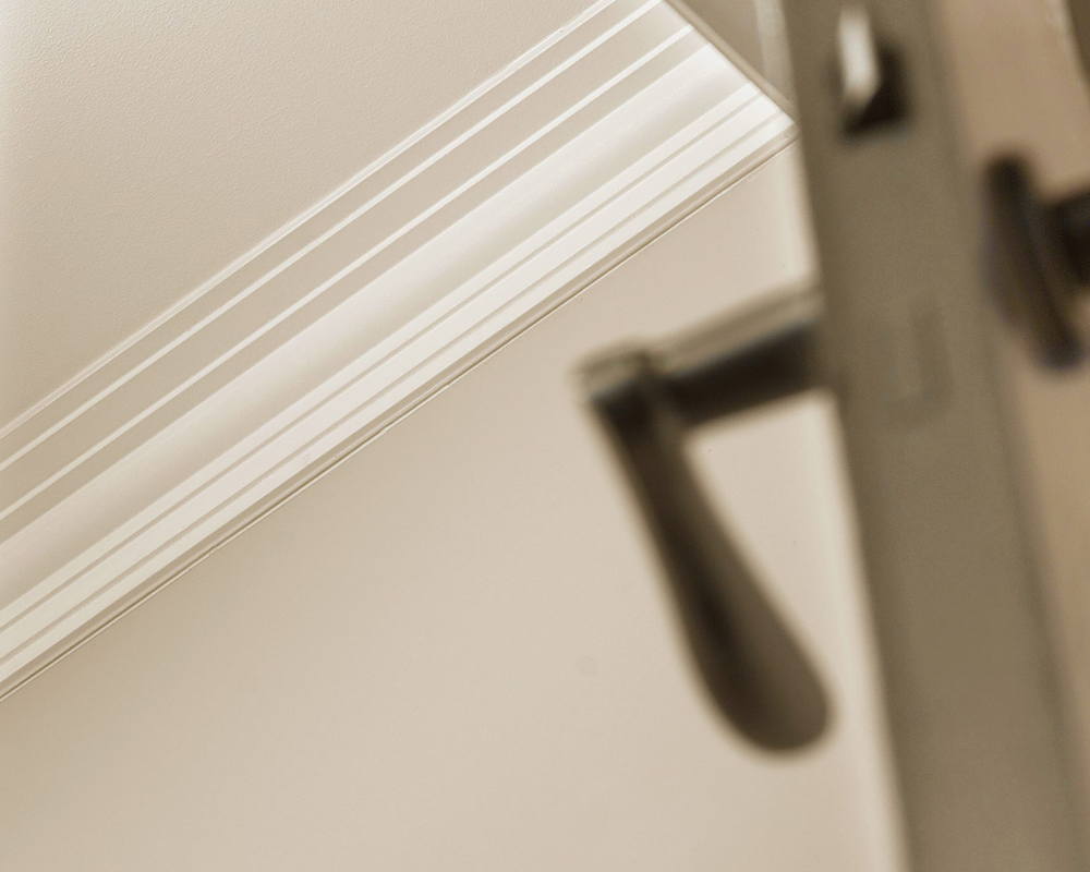 Карниз из полистирола высокой плотности HI WOOD AL75 76мм х 50мм х 2,0м.