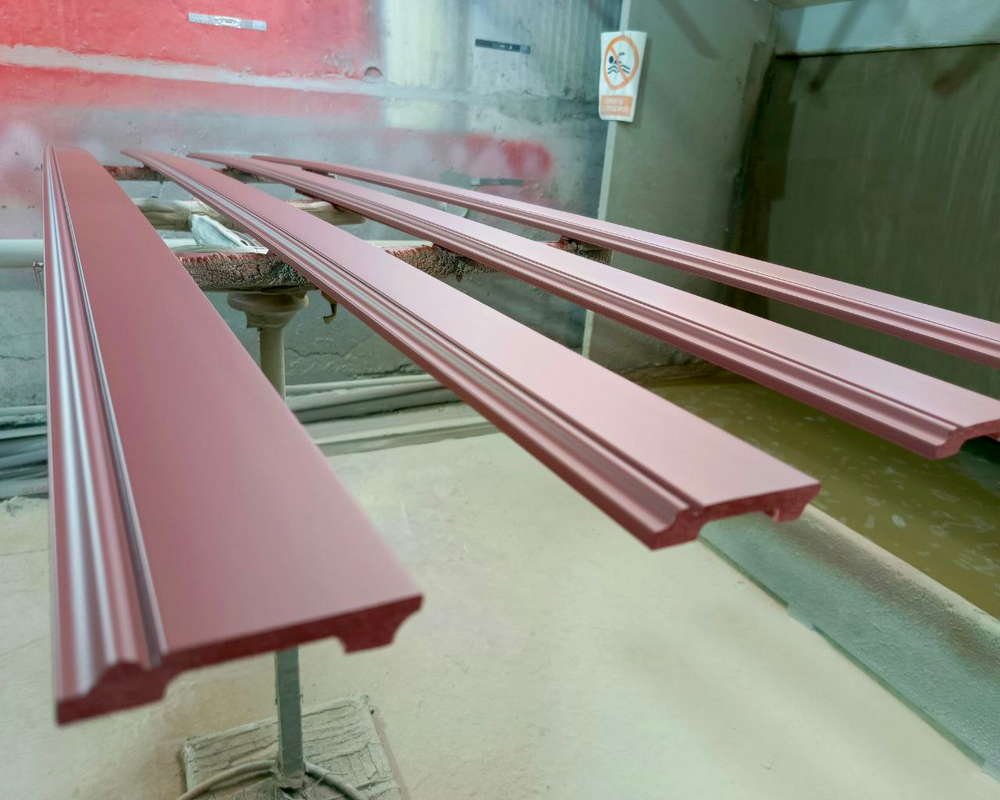 Плинтус ПОЛИСТИРОЛ HI WOOD B78 77,5мм х 21мм х 2,0м. Окраска включена в стоимость