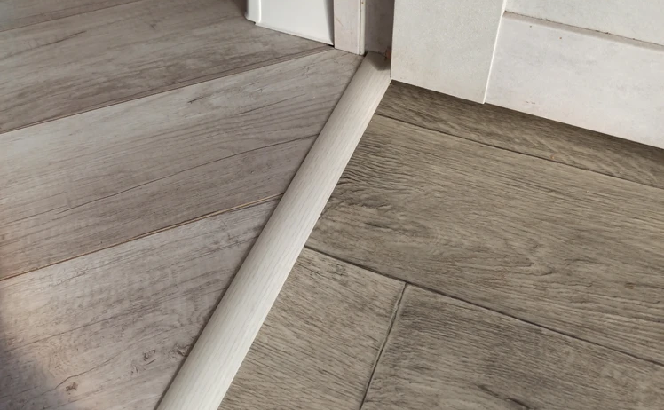 Разноуровневый порог с дюбелем MAGIC STICK. 30 мм 0,9 м Ясень серый