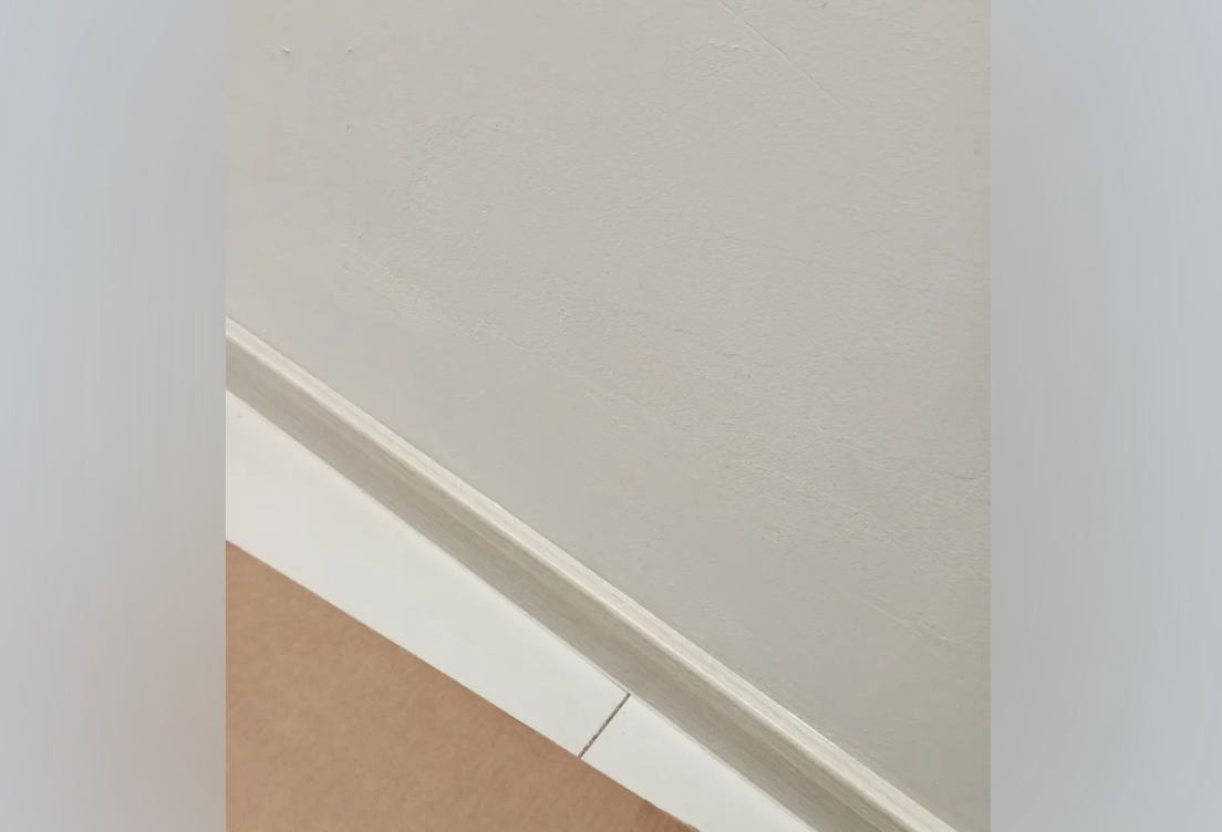 Плинтус ПВХ со съемной панелью Идеал Деконика 85мм 2,2м 255 Ясень бьянко