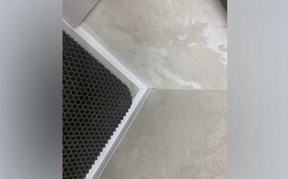 Антиплинтус Апл 02.2700.16. Белый