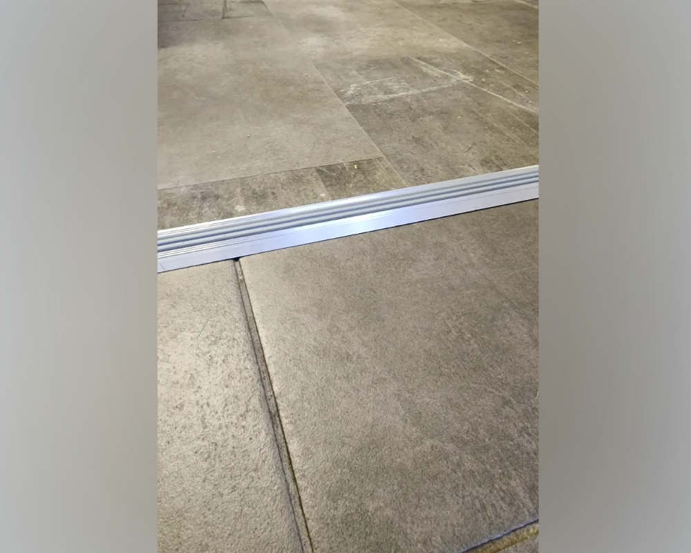 Порог одноуровневый ПС 08-1.2700.202л Золото анод