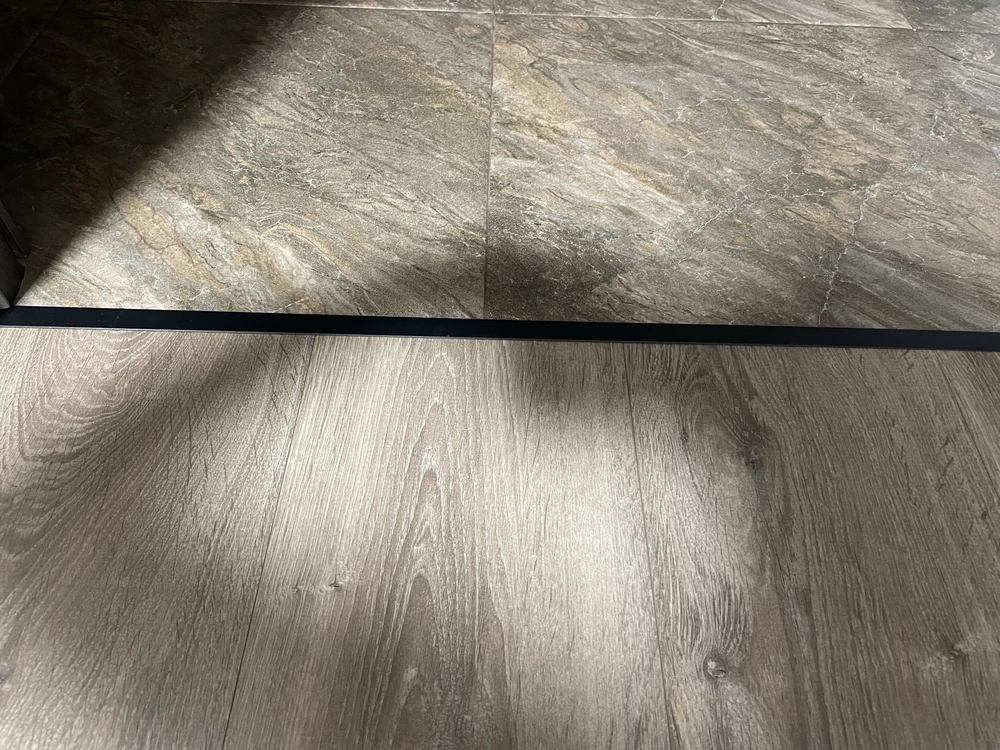 Алюминиевый  ламинированный профиль ПТ-40 (HS55122-603) венге черный 2,7 м