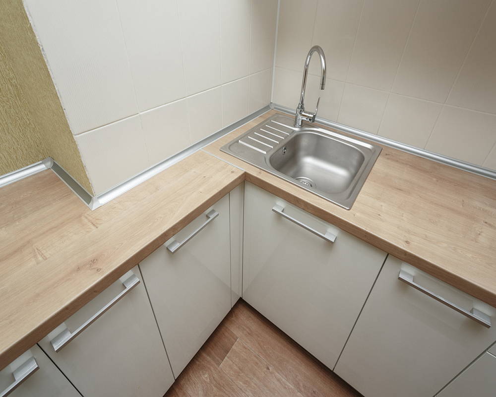 Плинтус для столешницы Алюминий 28*28мм 3,05м Серебро прямой