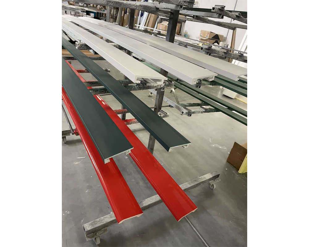 Плинтус СОЛИД 1 UHD 28/100С 99*15*2000. Окраска включена в стоимость