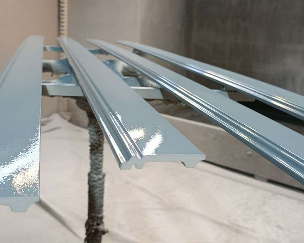 Плинтус ПОЛИСТИРОЛ HI WOOD B78 77,5мм х 21мм х 2,0м. Окраска включена в стоимость